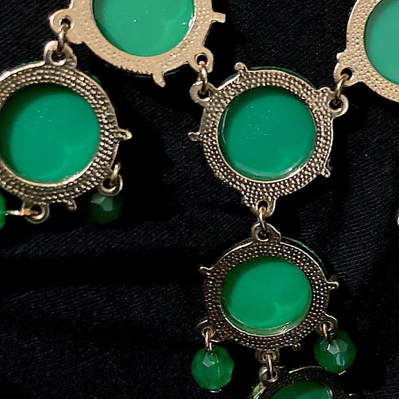 VINTAGE GREEN PRISM CUT BUBBLE NECKLACE ON GOLD COLORED CHAIN - Picture 5 of 5